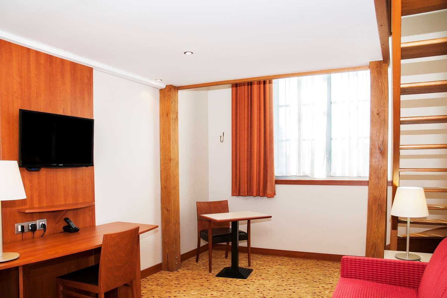 Best Western Plus Hotel Colbert Châteauroux Esterno foto