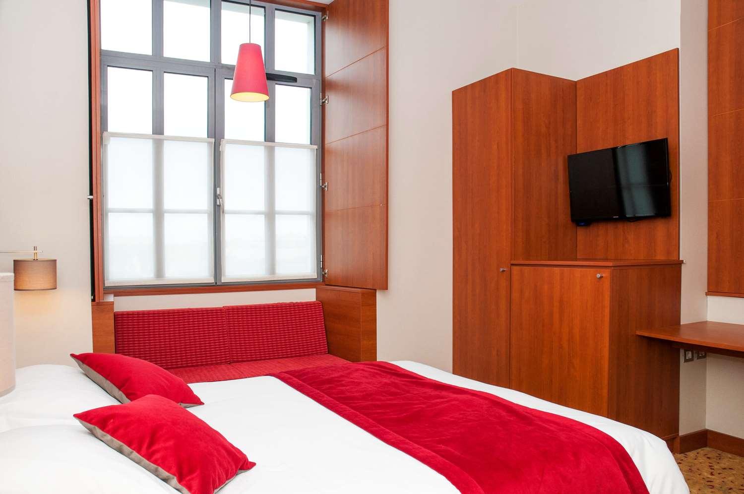 Best Western Plus Hotel Colbert Châteauroux Esterno foto