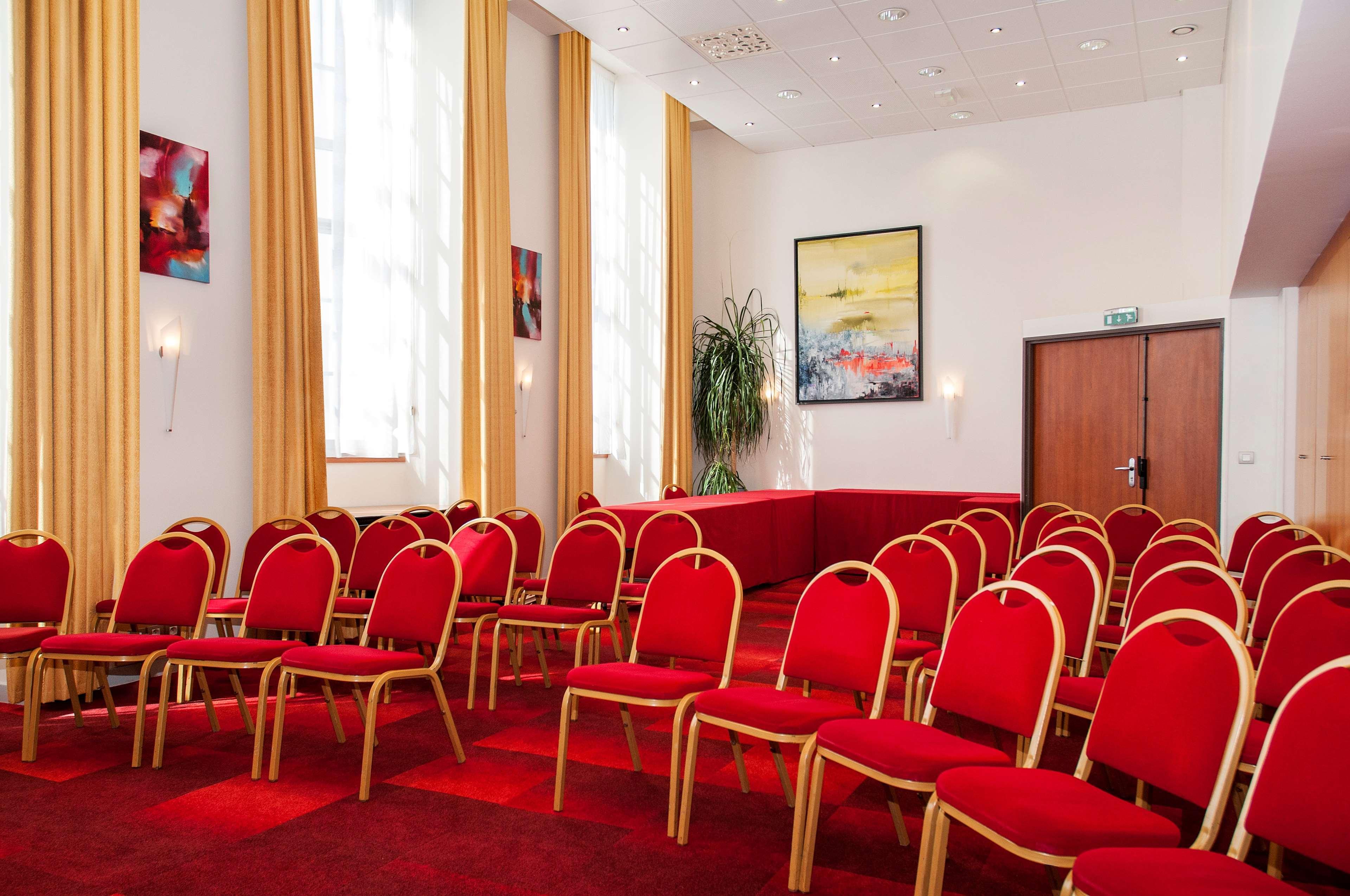 Best Western Plus Hotel Colbert Châteauroux Esterno foto
