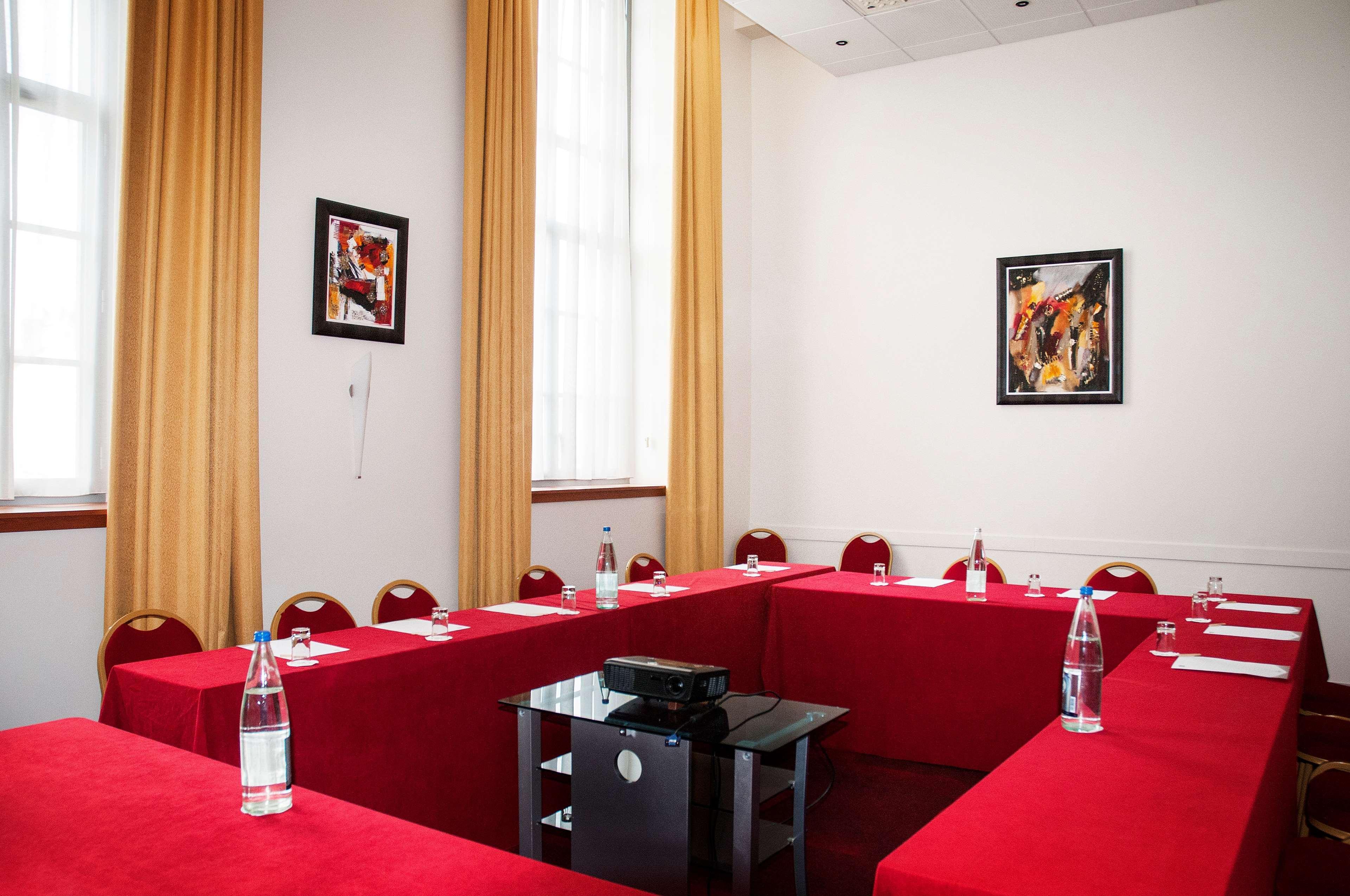 Best Western Plus Hotel Colbert Châteauroux Esterno foto
