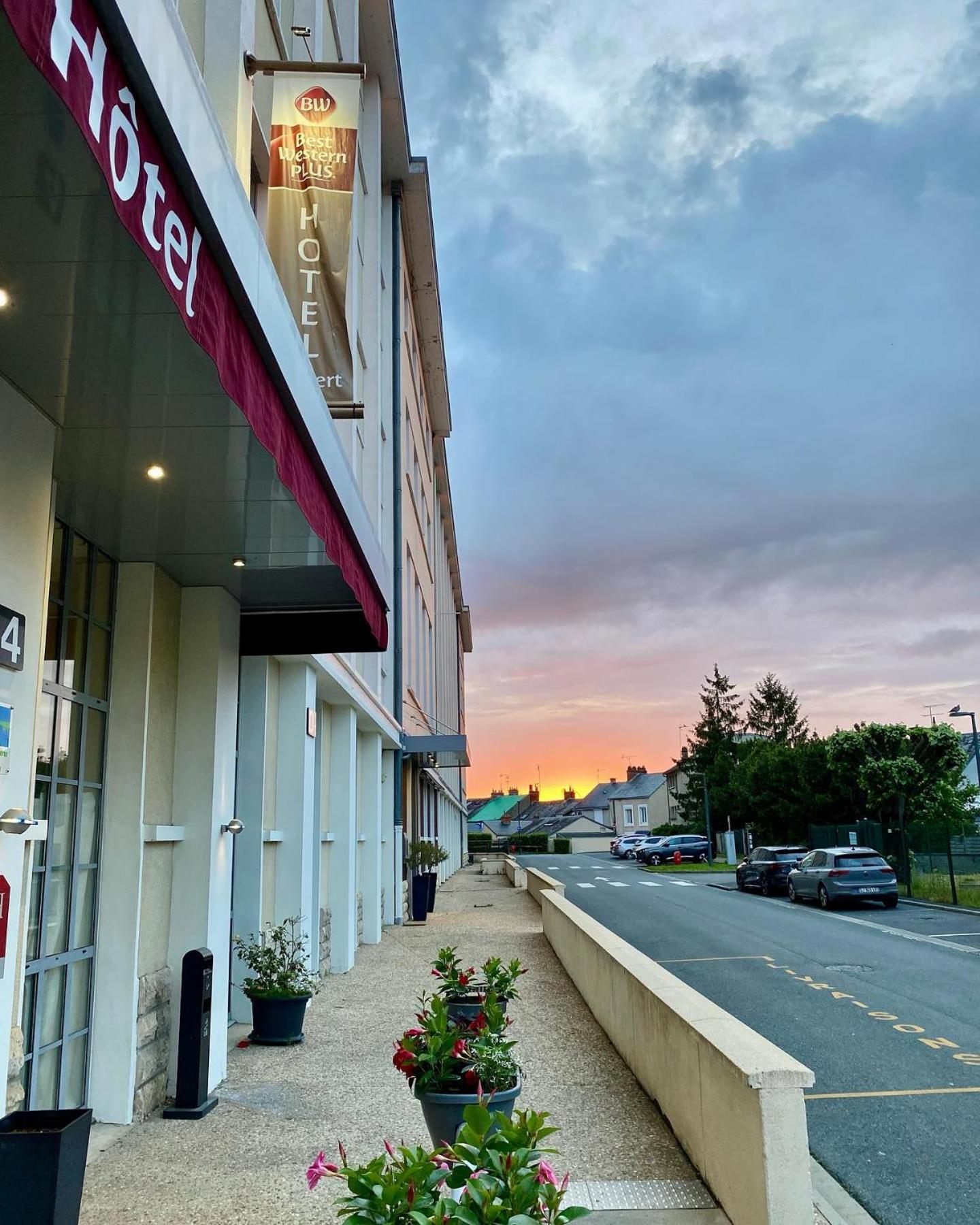 Best Western Plus Hotel Colbert Châteauroux Esterno foto