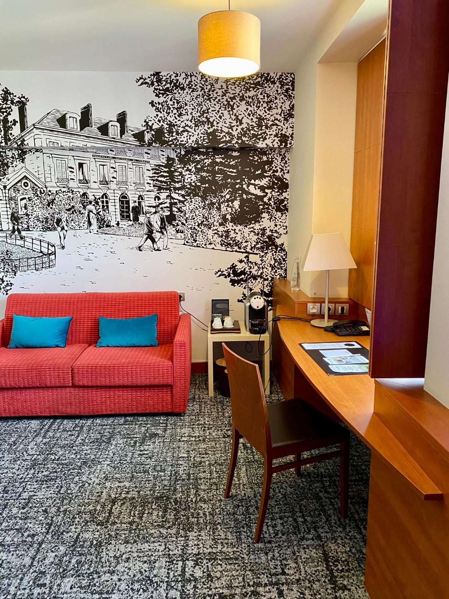 Best Western Plus Hotel Colbert Châteauroux Esterno foto