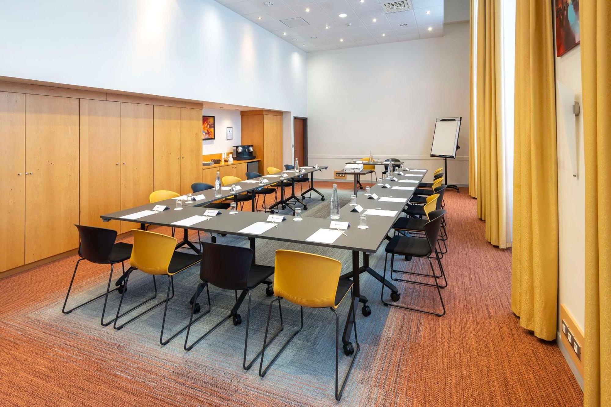 Best Western Plus Hotel Colbert Châteauroux Esterno foto