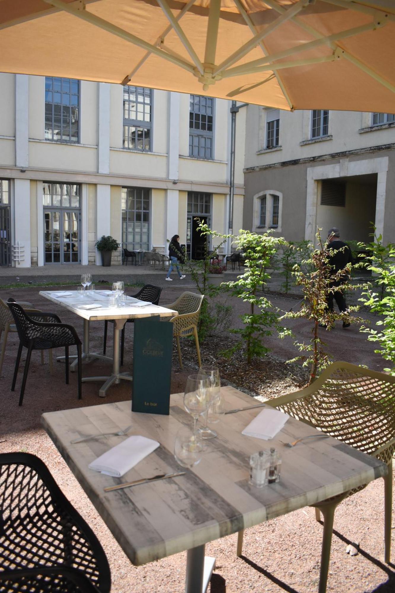 Best Western Plus Hotel Colbert Châteauroux Esterno foto